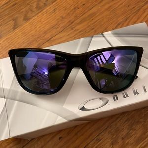 Oakley Women’s Reverie Sunglasses